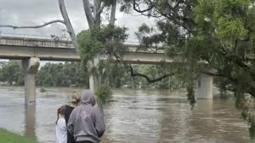 Bundaberg Floods: River Forecast to Peak as City Faces Potential Isolation