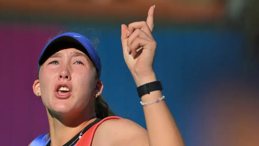 Mirra Andreeva's Indian Wells Title Defense Ends in Meltdown — Kateřina Siniaková Pulls Off the Upset, 935 Ranking Points Gone