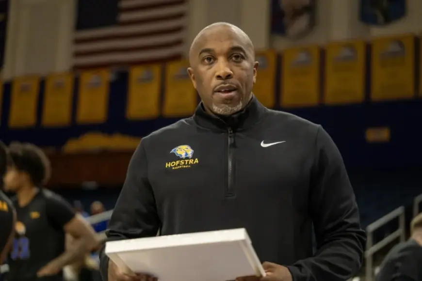 Speedy Claxton hits 100 wins as Hofstra heads into title matchup