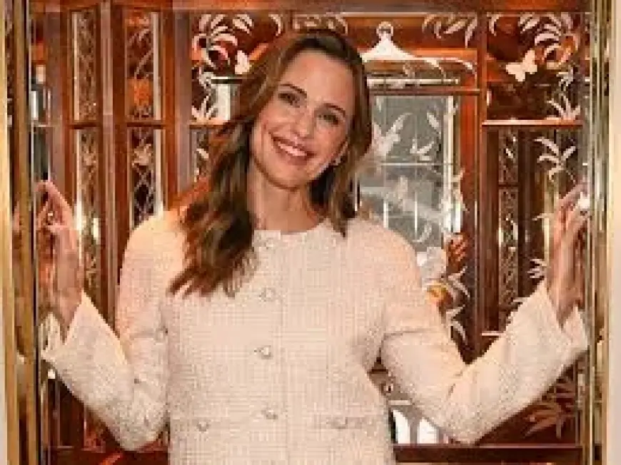 Boots vs. Sneakers: What Jennifer Garner’s switch reveals about practicality