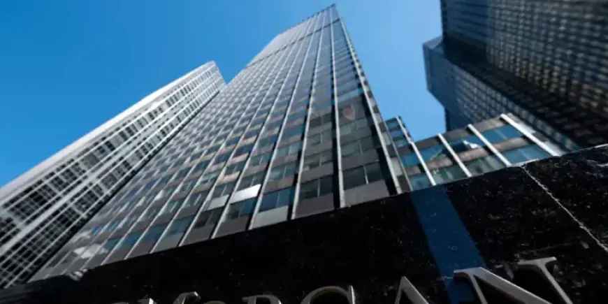 JPMorgan Tightens Private Credit Lending as $33 Billion Fund Faces Redemptions