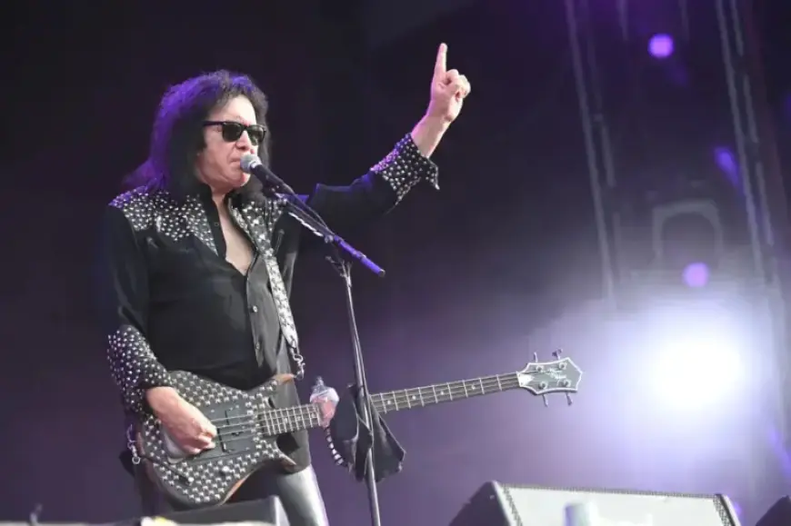 Gene Simmons Criticizes Celebrities, Urges Silence on Politics
