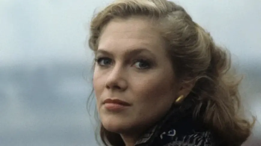 Kathleen Turner’s rare red carpet moment points to stricter control of public appearances