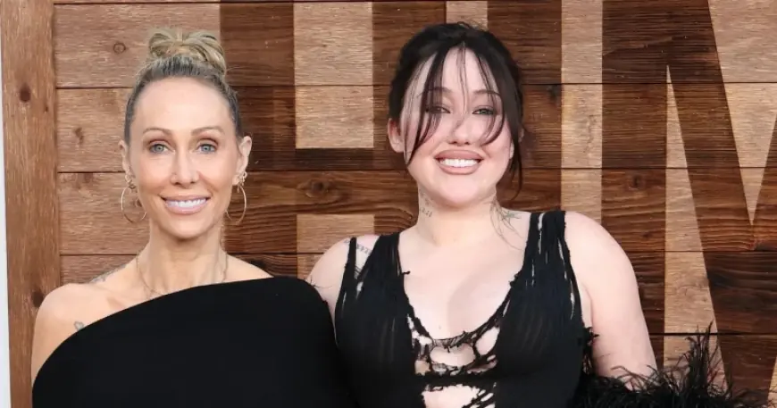 Noah Cyrus and Tish Cyrus step back together onto a red carpet
