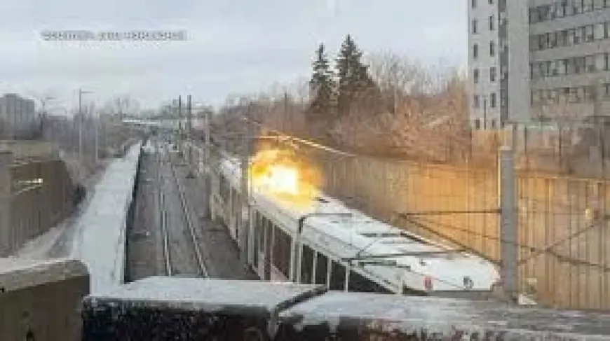 Ottawa News: O-Train Line 1 halted amid sparking wire and repairs