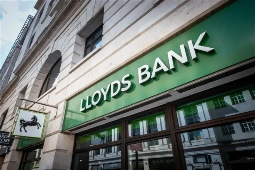 Lloyds App Glitch Exposes Other Users’ Transactions, Pointing to Operational Risk
