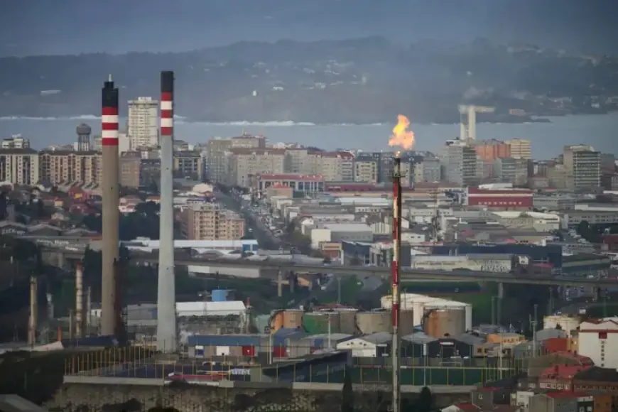 Oil Prices Soar, Stocks Dip Amid Inflation Concerns