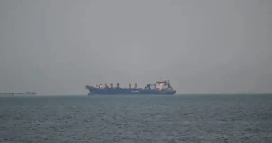 US Strikes Iranian Minelayers as Ships Targeted in Strait of Hormuz