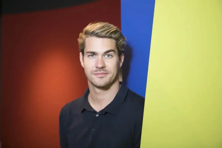 Juste pour rire backs Julien Lacroix despite his 2020 cancellation and comeback