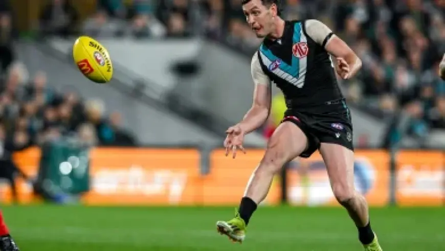 Nick Watson earns praise while banners highlight Hawthorn–Essendon rivalry contradictions