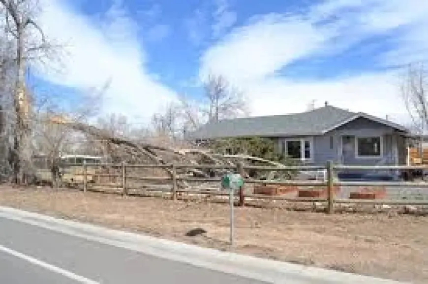 Fire Fort Collins evacuations lifted, contrasting a day of disruption