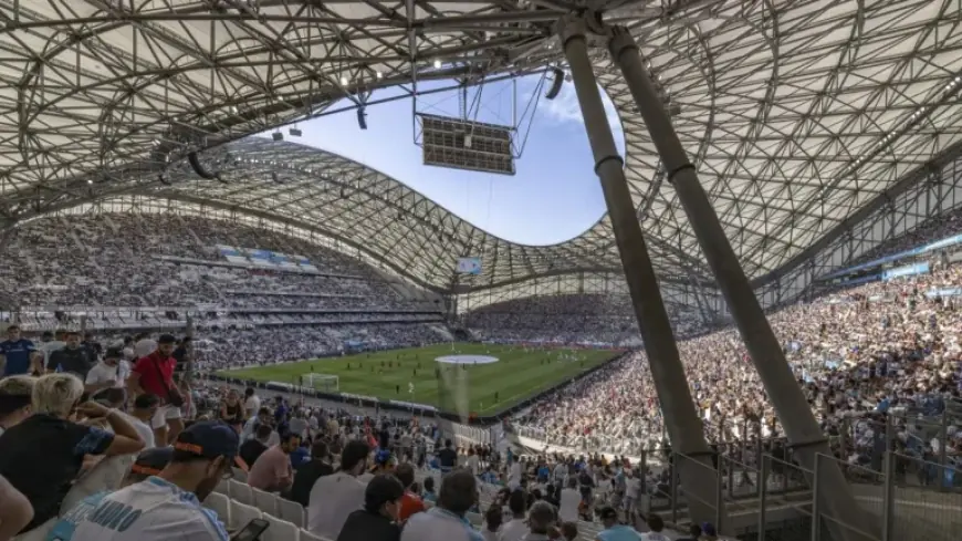 Virage Sud banner forces Marseille Fc to confront Vélodrome silence