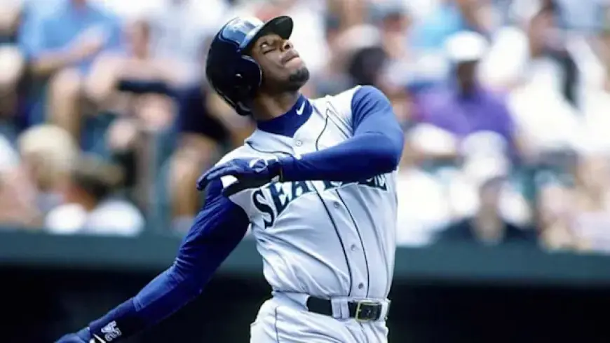 Ken Griffey Jr vs. credentialed photographers: what viral WBC photos reveal