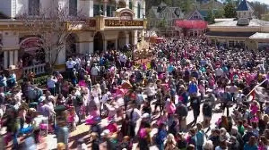 Dolly Parton Health Update At Dollywood After Las Vegas Shows Postponed Draws Huge Crowds