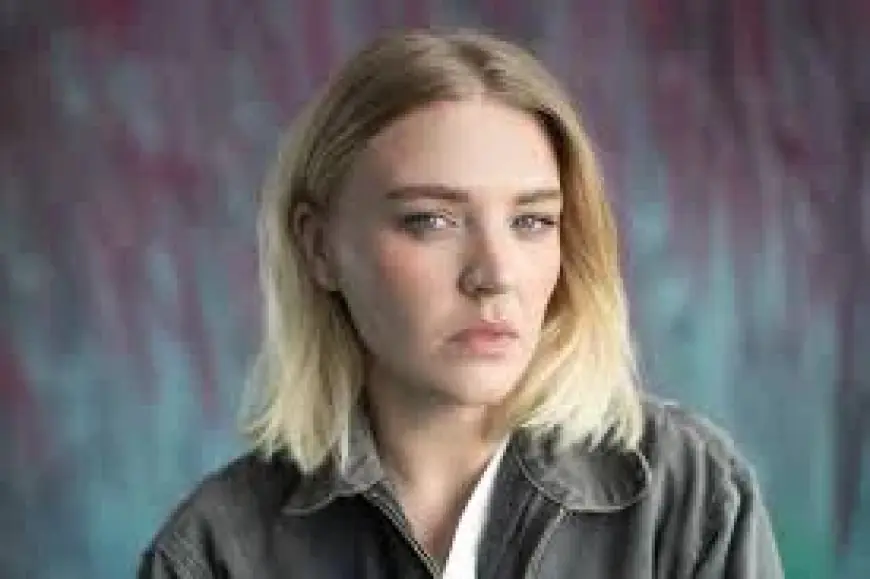 Rebecca Lucy Taylor at Duke Of York’s Theatre Sparks West End Revival of Teeth ‘n’ Smiles