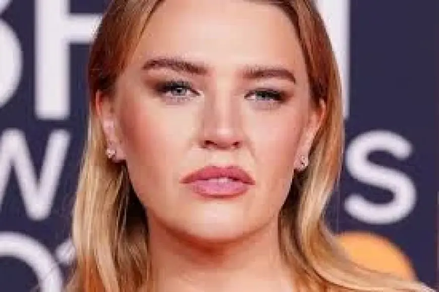 Self Esteem Singer On The Music Industry’s ‘Privilege Gap’