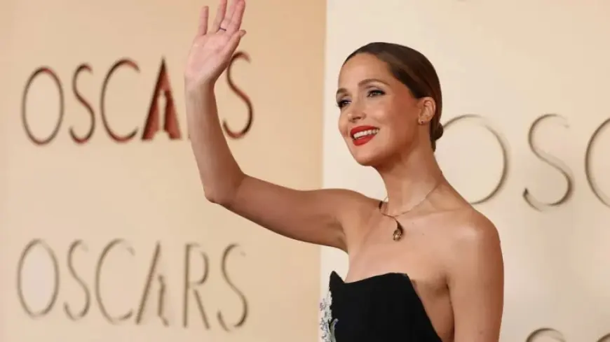 Les Oscars 2026: 98th Ceremony Underway at Dolby Theatre With Red Carpet Glamor and Early Win