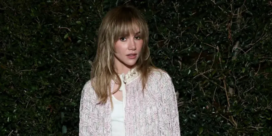 Suki Waterhouse’s Boho Dior Cape Steals the Spotlight as Robert Pattinson Joins Pre-Oscars Bash