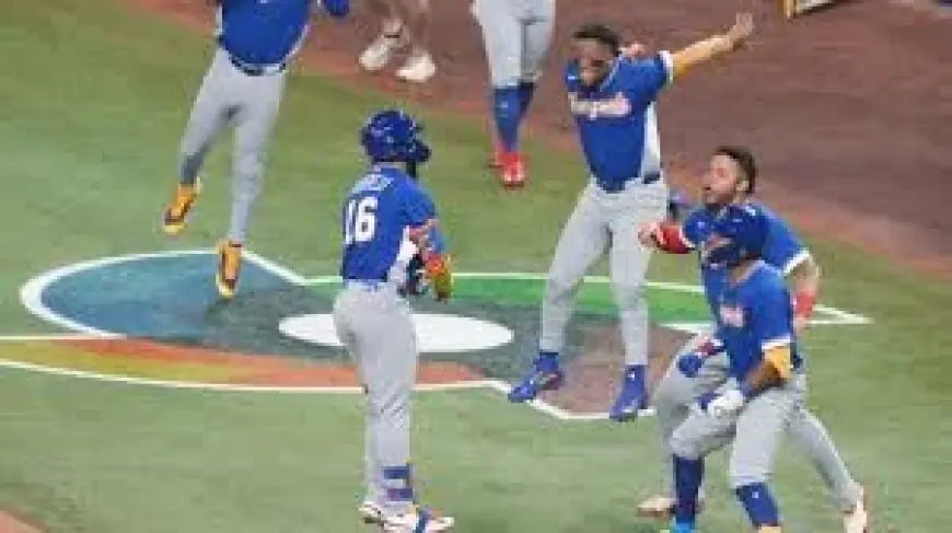 Salvador Perez as Venezuela Rallies Past Japan to Reach WBC Semifinals