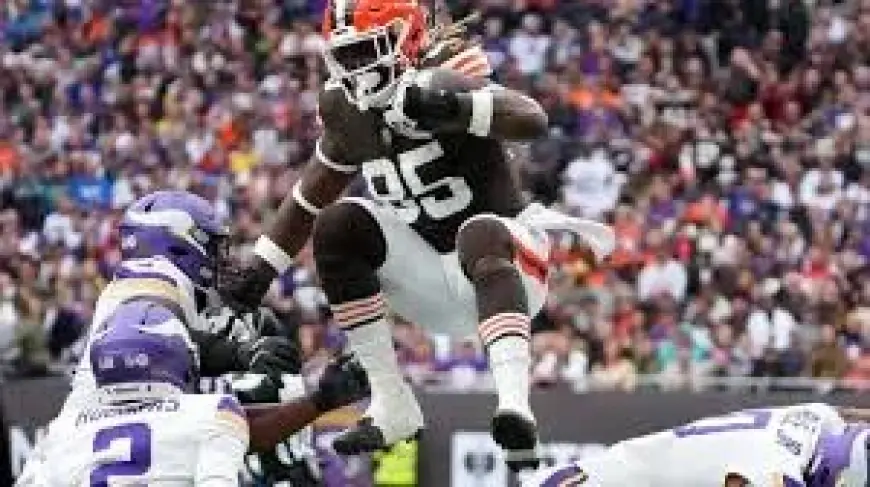 David Njoku Visits Ravens as Browns Weigh Contingency Plans