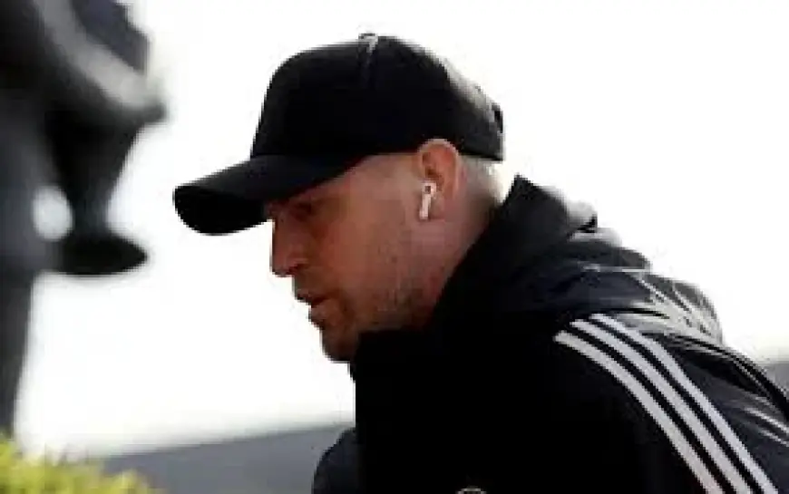 Kasper Schmeichel’s Celtic Future in Doubt as Injury and Selection Debate Grow