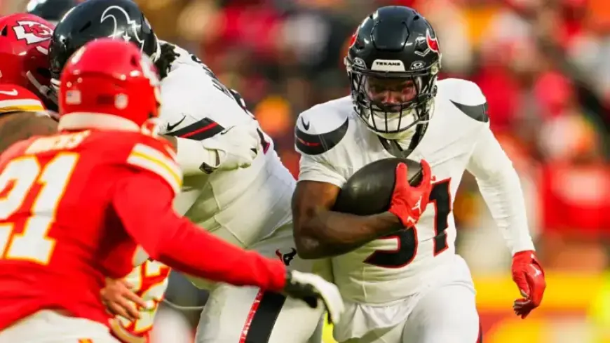 Eagles Sign RB Dameon Pierce to Strengthen Backfield in One-Year Deal