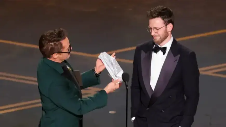 Robert Downey Jr. and Chris Evans Reunite for Avengers Moment at the Oscars
