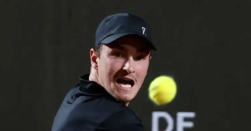 Fonseca Secures Miami Showdown with Alcaraz After Sinner Test