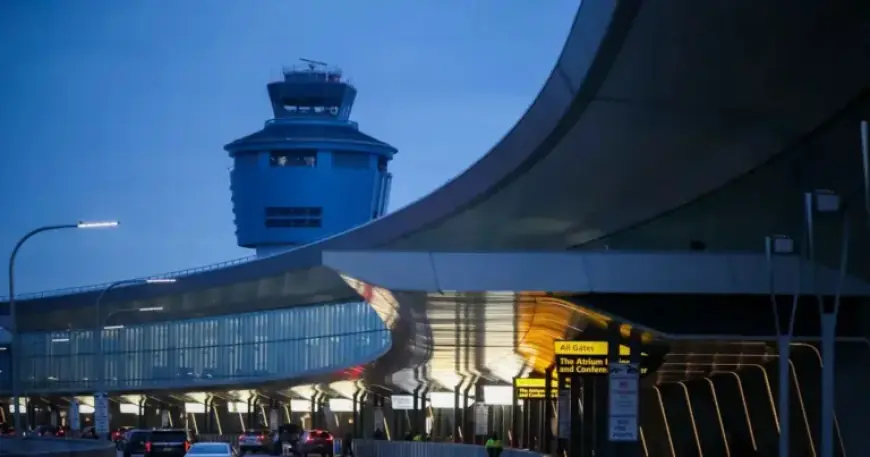 Air Canada Plane Hits Vehicle at New York’s LaGuardia Airport