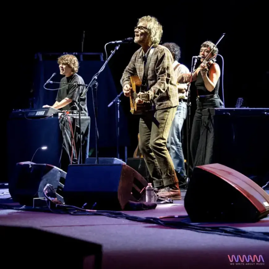 Jeff Tweedy Shines at LA’s United Theater on Broadway’s Twilight Override
