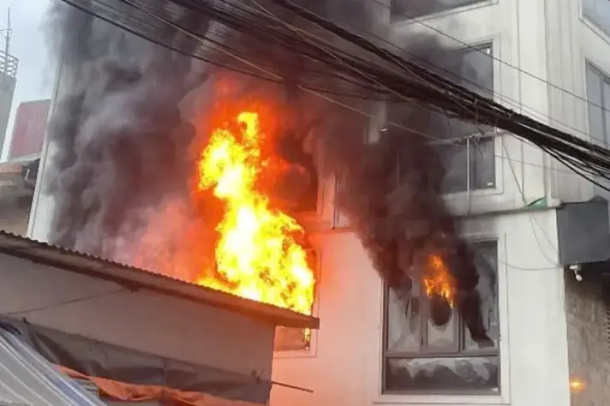 Fierce Fire Engulfs Seven-Story Building in Hanoi’s Linh Nam Street