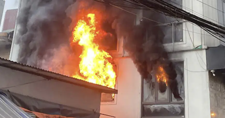 Intense Fire Engulfs Seven-Story Building, Rescuers Break Roof to Save Occupants