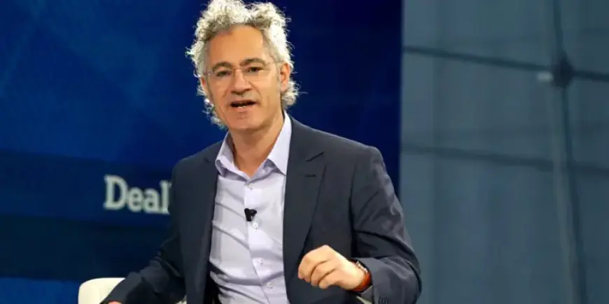 Alex Karp Reveals Two Key Signs of Thriving in AI Era