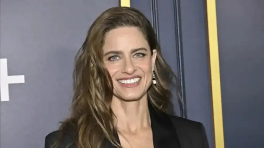 Amanda Peet Shares Breast Cancer Diagnosis Amidst Parents’ Hospice Care in Essay