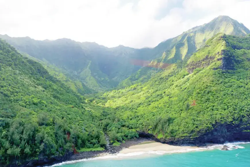Helicopter Crash on Kauai’s Na Pali Coast Injures Several Passengers