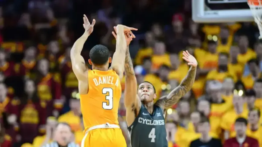 Purchase Elite 8 NCAA Tournament Tickets: Tennessee vs. Michigan