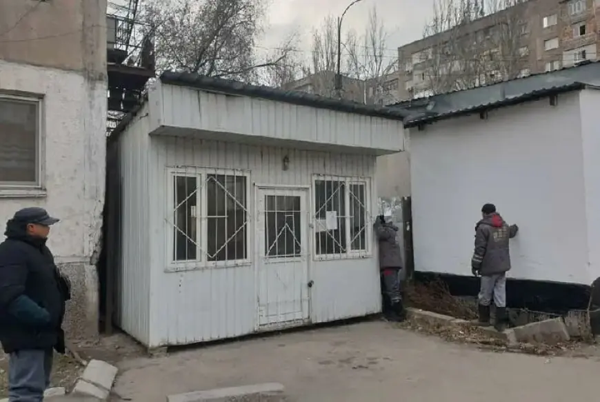 Bishkek Bans Kiosks and Canopies in Multi-Story Building Courtyards