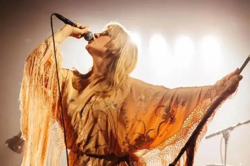 Rebecca Lucy Taylor Shines in West End’s ‘Teeth ‘n’ Smiles’ Review