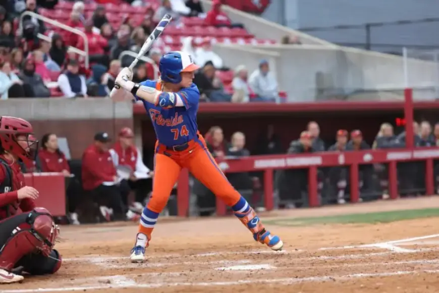 Softball Drops Series Opener 6-2 Against Top-Ranked Arkansas