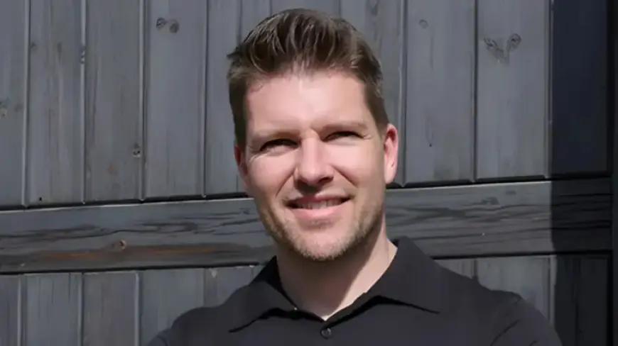 Bystander Stops Attacker Wielding Twin 8-Inch Knives in Harrowing Encounter