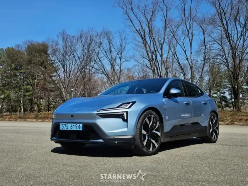 Polestar 4 Shines as a Sleek, Compact Electric Vehicle