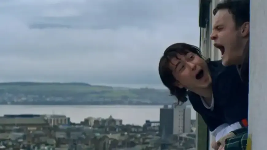 Review: California Schemin’ Celebrates Dundee with Cinematic Tribute