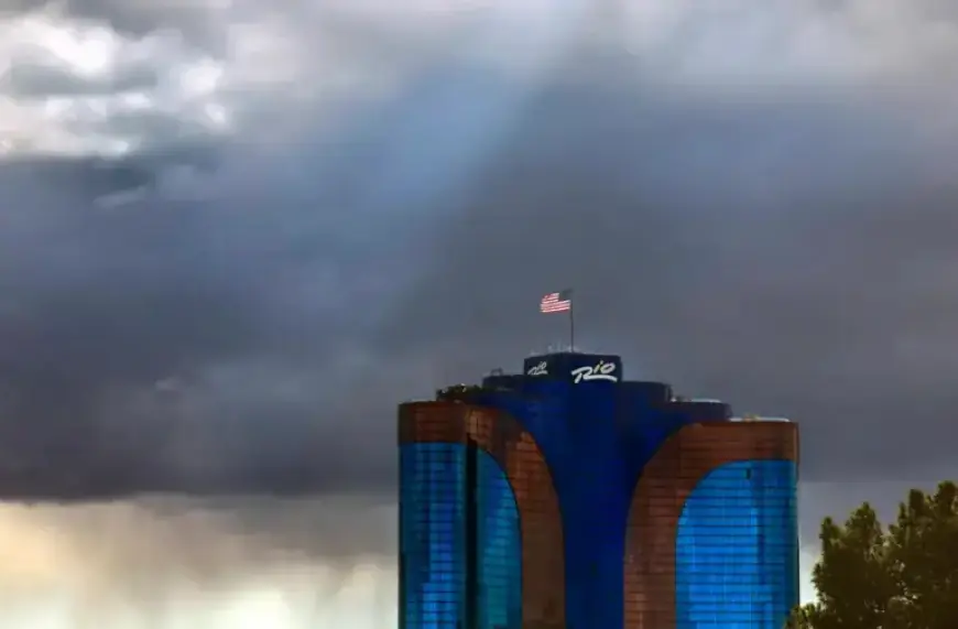 Las Vegas Faces High Winds and Showers to End March