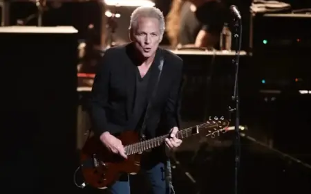 Fleetwood Mac’s Lindsey Buckingham Assaulted with Mysterious Substance by Woman