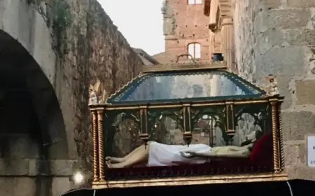 Historic Processions Grace Cáceres on Good Friday 2026