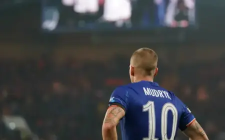 Mykhailo Mudryk Rents Uxbridge FC Pitch for Personal Training Session