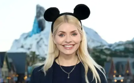 Holly Willoughby’s Effortless, Foolproof Spring Outfit Guide