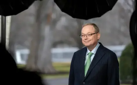 Fox Host Challenges Trump Official on ‘Temporary’ Gas Price Surge