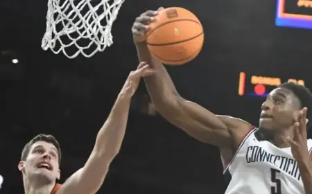 Illinois’ Mia Zenere Performs National Anthem Inside the Arena