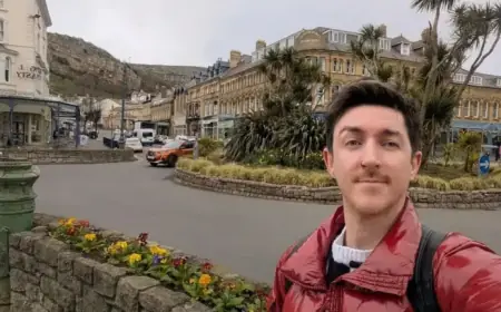 Explore a Classic Seaside Town with Mountain Views and Quaint Cafés